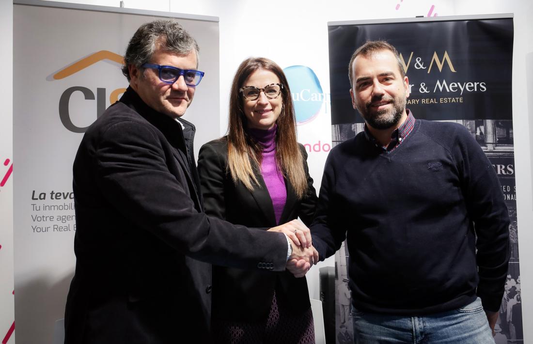 Guillermo Cervera, la ministra Sílvia Riva i Ferran Naudi, en nom de CISA, van firmar ahir un conveni que els vincula per sis anys.