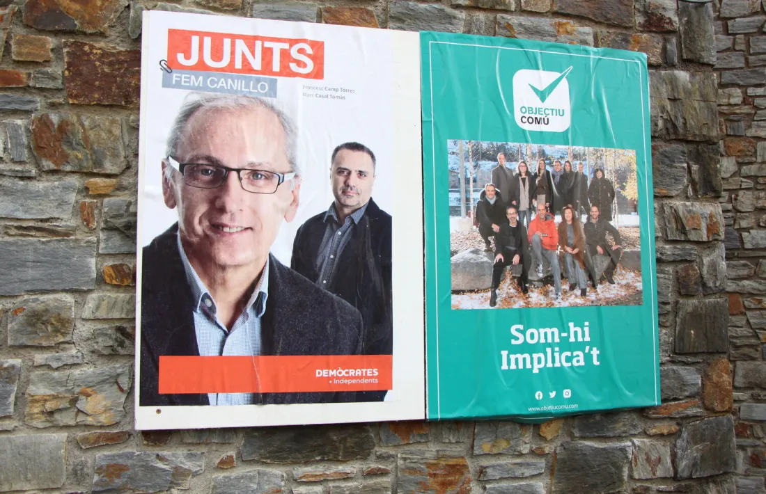 El cartell electoral de Demòcrates i el d’Objectiu Comú.