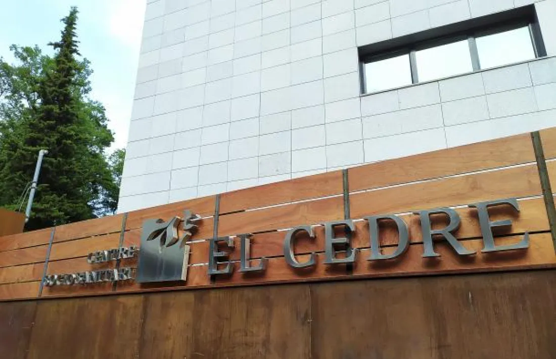 Vista exterior del centre sociosanitari del Cedre.
