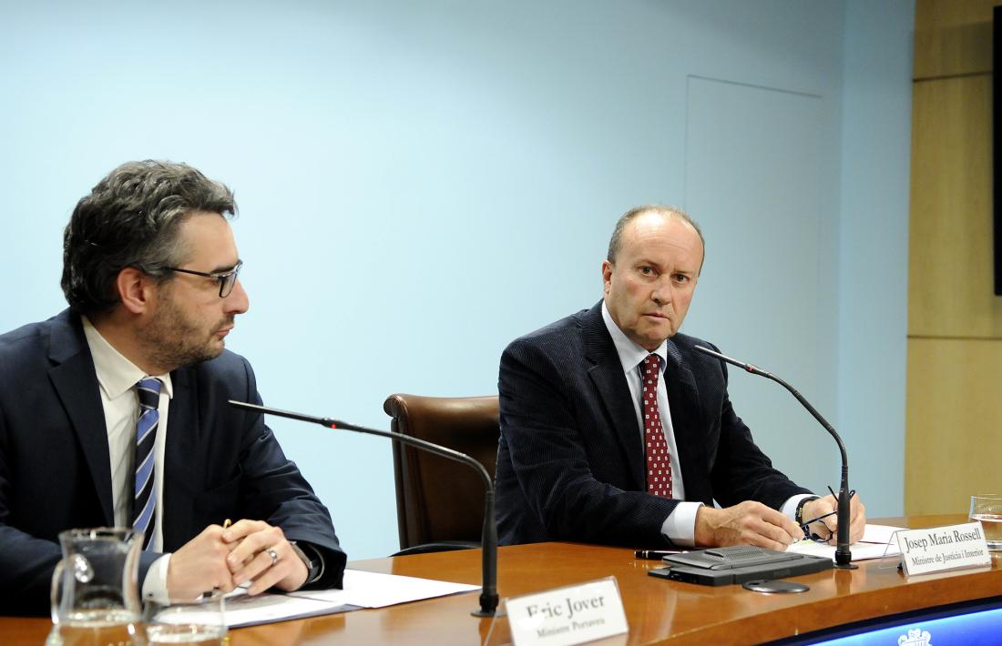 Els ministres Eric Jover i Josep Maria Rossell durant la roda de premsa posterior al consell de ministres d’ahir.