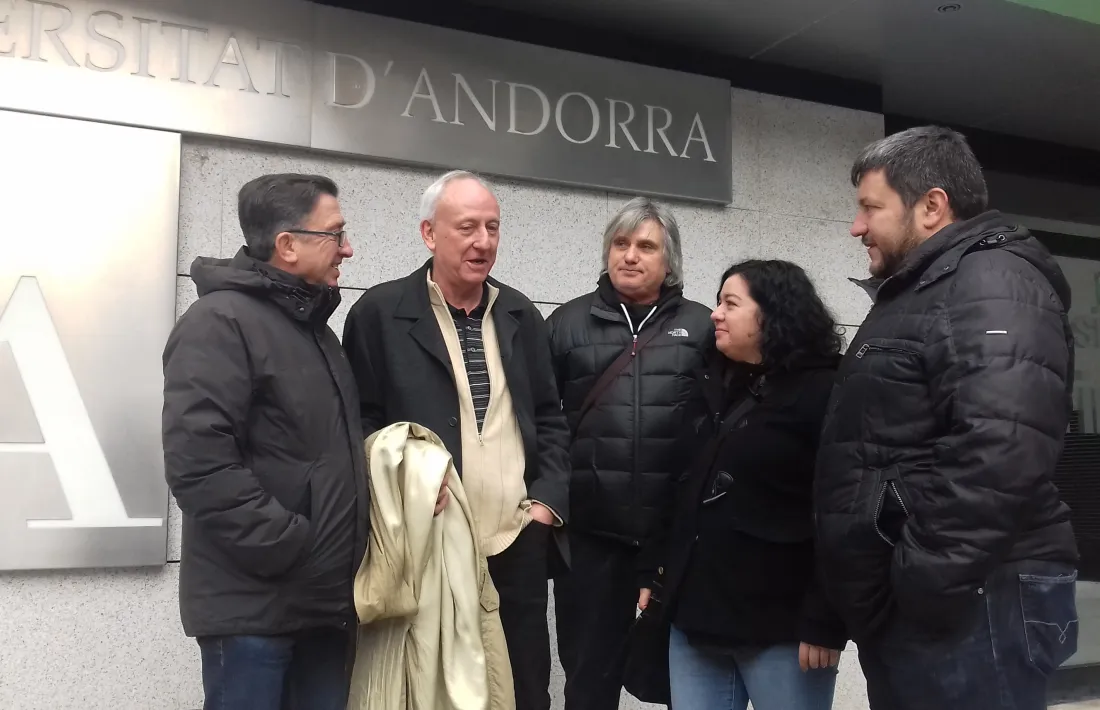 El cap de llista d’Units pel Canvi, Joan Travesset, va visitar ahir l’UdA amb el seu equip.