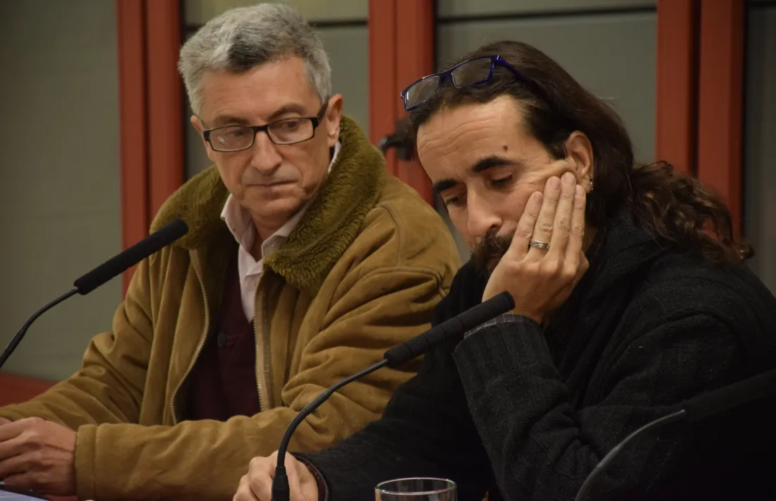 La traducció de ‘An Island in the Sky’, de Kirkup, estrena oficialment el RosaledaManel Gibert, autor de la introducció, i Txema Díaz-Torrent, traductor, al Rosaleda.