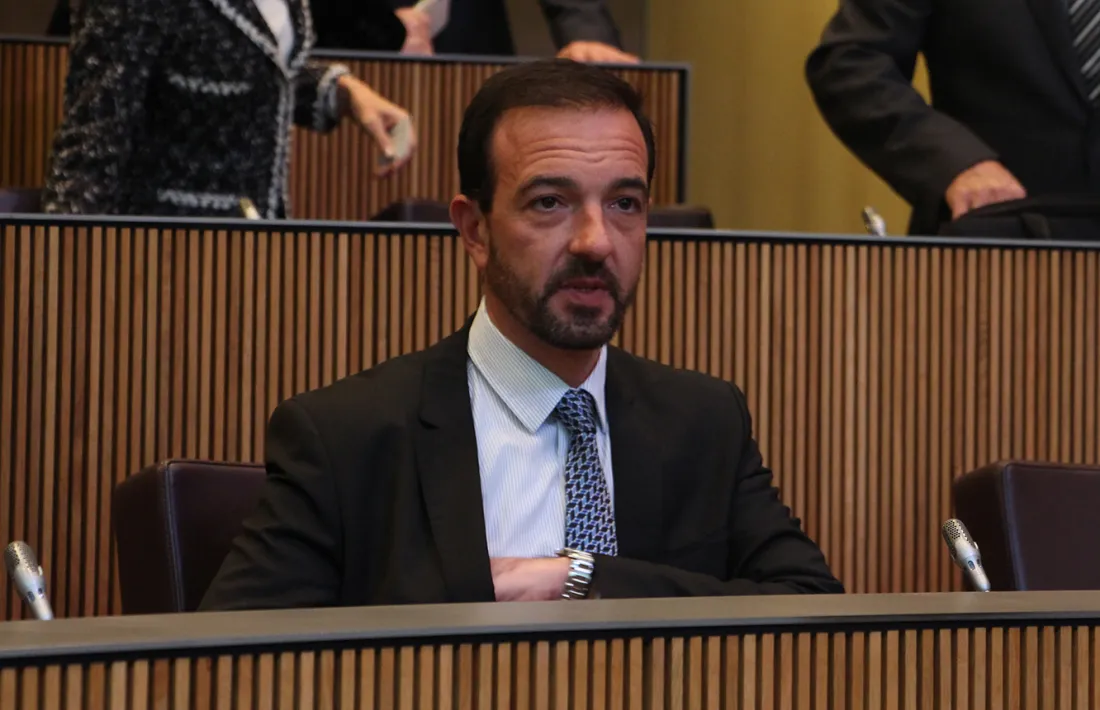 El ministre d'Ordenament Territorial, Jordi Torres, durant la sessió de Consell General.