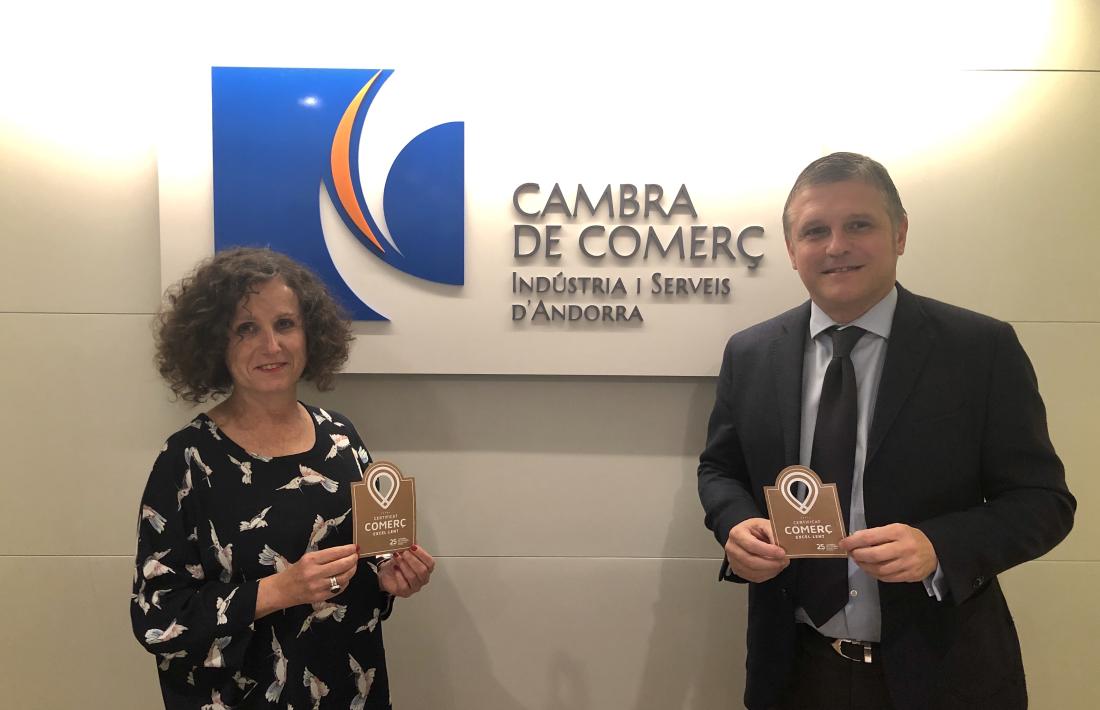 Moment de l’entrega del segell de comerç de qualitat, dilluns passat.
