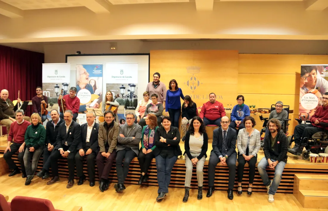 Foto de família per concloure les sessions de l’activitat Un Matí d’Orquestra.