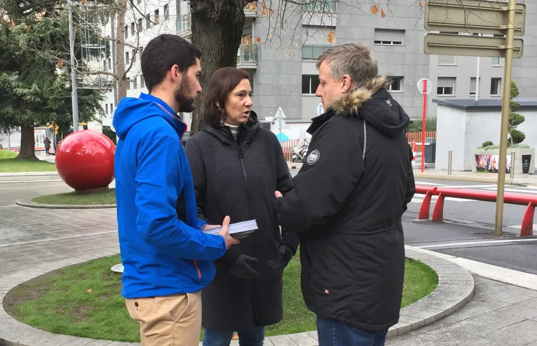 Els candidats de Terceravia van parlar ahir dels funcionaris comunals.