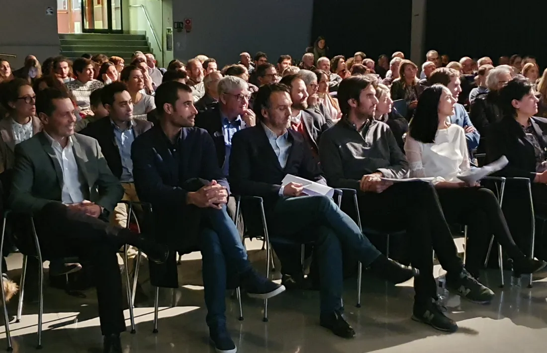 Molné i Sansa amb la resta de candidats en la reunió de poble, ahir.