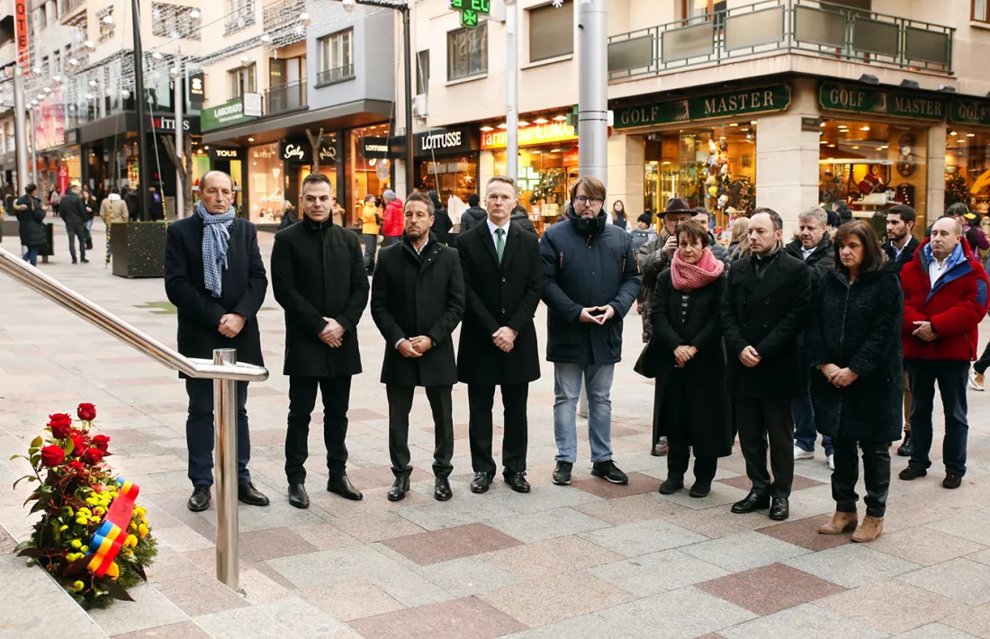 Els polítics assistents a l'homenantge