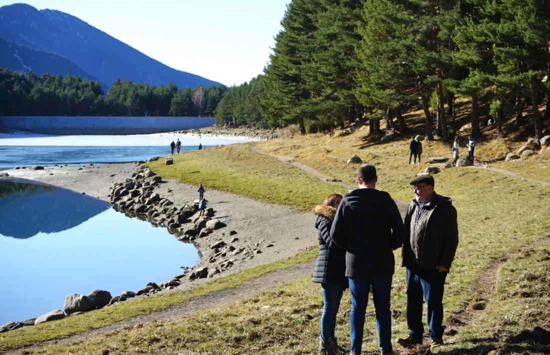 El candidats van explicar la inicitaiva des del mateix llac d'Engolasters.