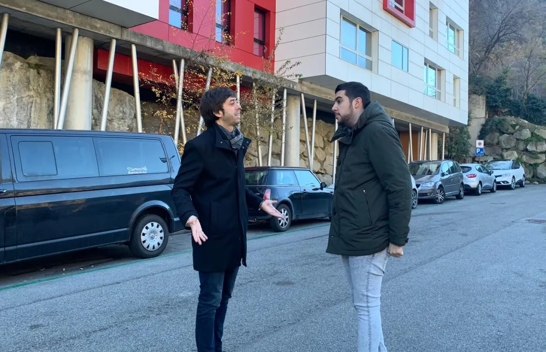 Els candidats encarregats d'explicar les inciatives en habitatge.