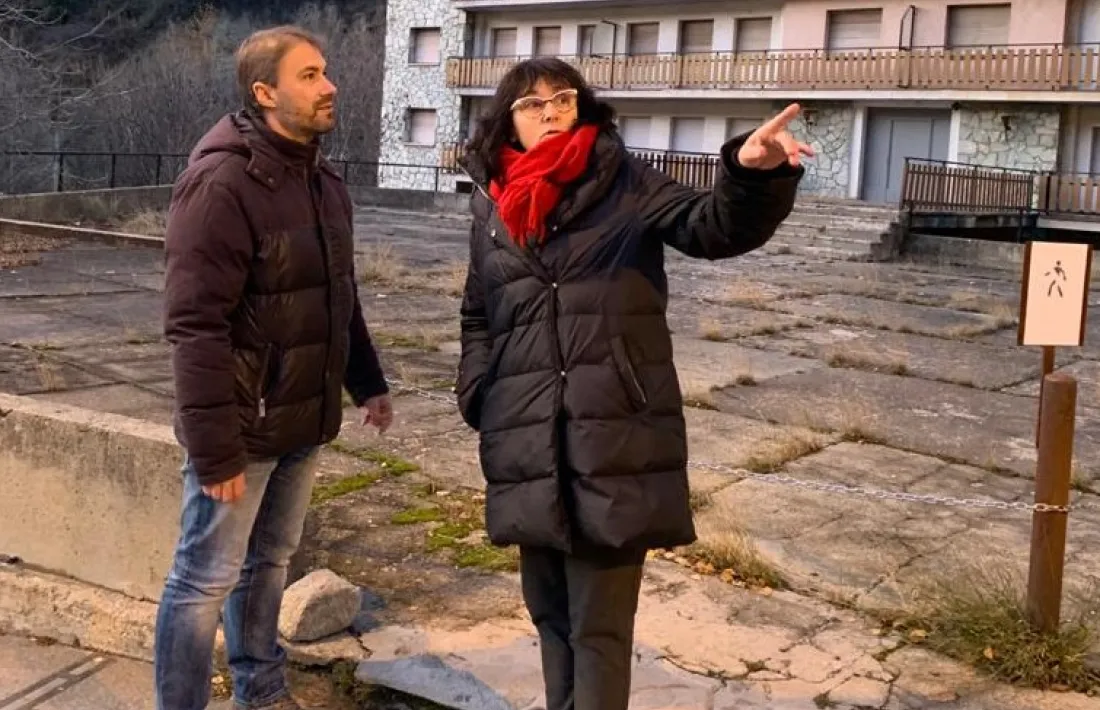 El candidats explicants les propostes que tenen en habitatge.
