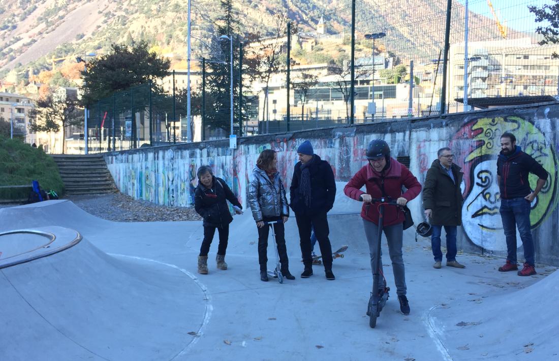 Membres de la candidatura del PS ahir a l’‘skate park’ d’Escaldes-Engordany.