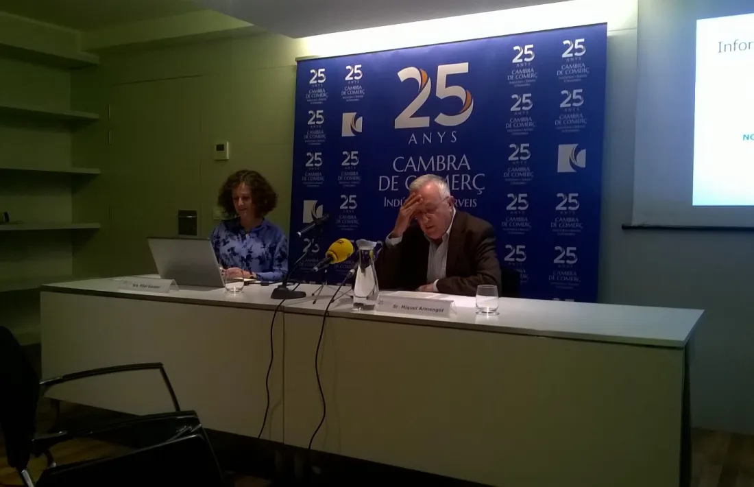 La directora, Pilar Escaler, i el president de la CCIS, Miquel Armengol, van presentar ahir l’Informe de conjuntura del primer semestre.