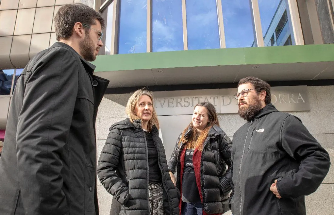 Els candidats de Desperta Laurèdia davant de l'UdA.