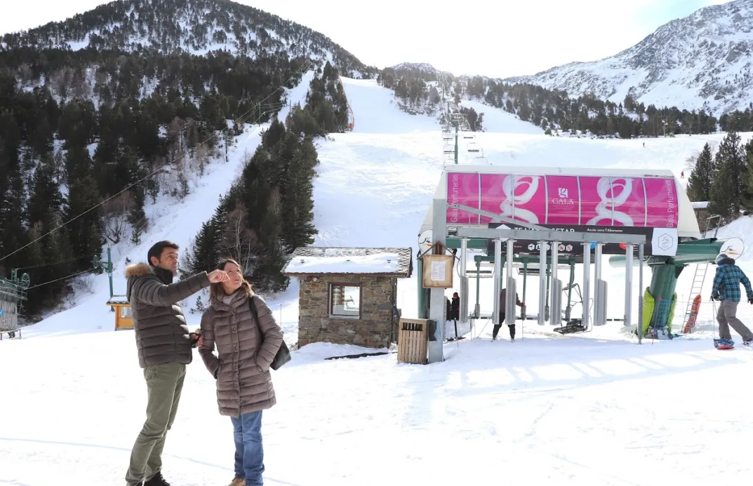 Josep Àngel Mortés i Maria del Mar Coma, en un acte de campanya a Arcalís.