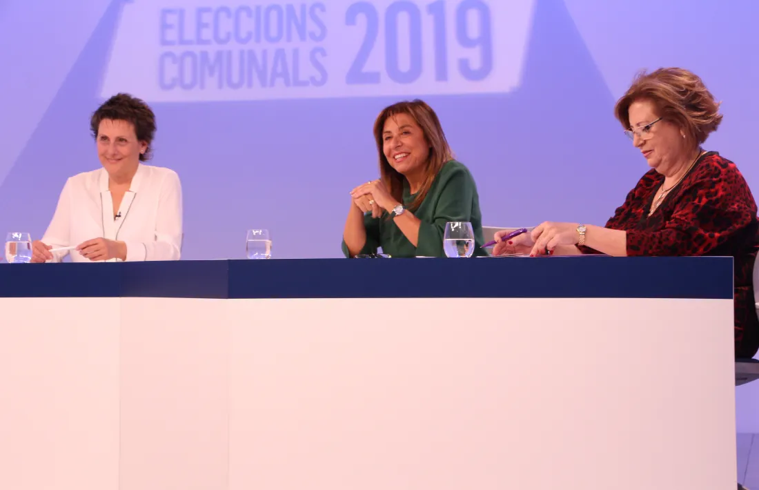 Les tres candidates a cònsol d’Andorra la Vella durant el debat televisiu d’ahir a la nit. 