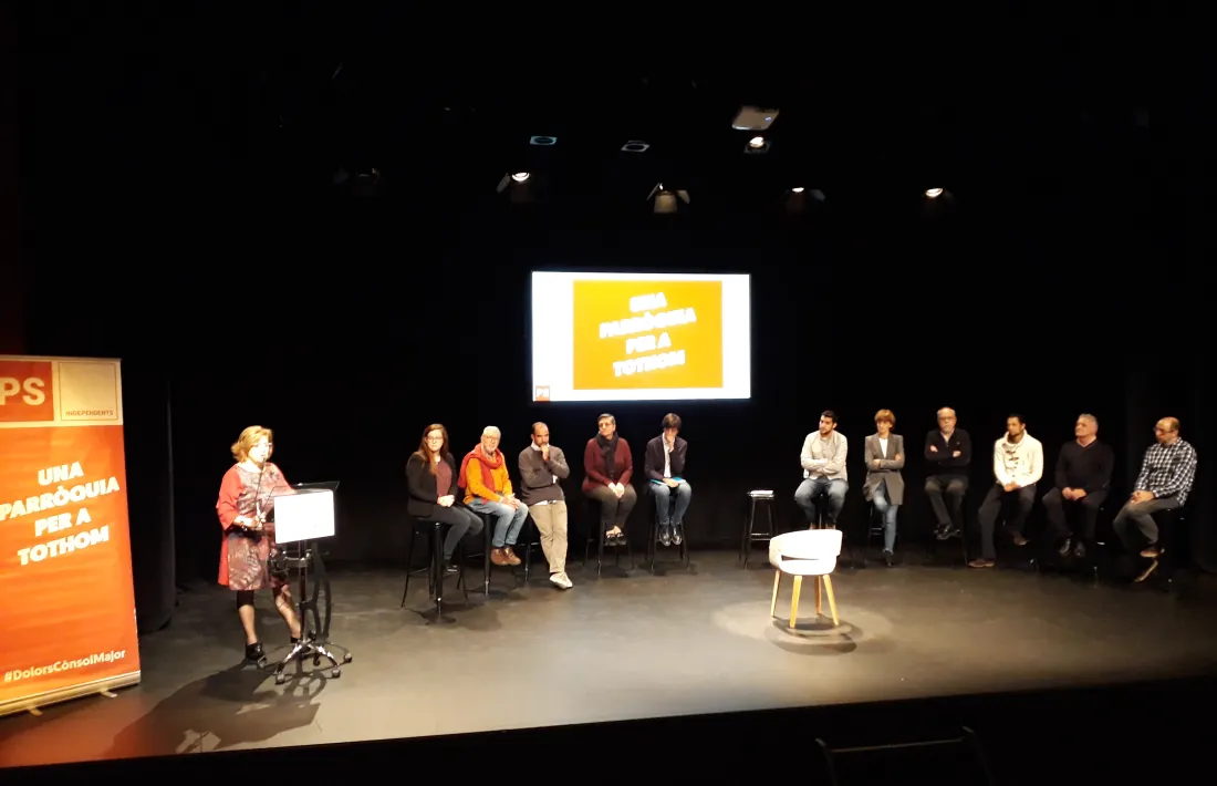 Els candidats, en l’acte d’ahir, davant d’una cadira buida: la de la ciutadania.