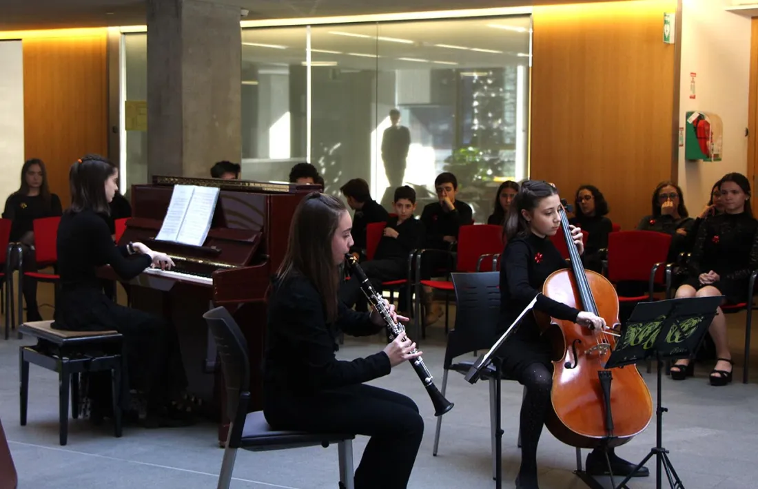 Joves músics durant el Concert de Nadal.