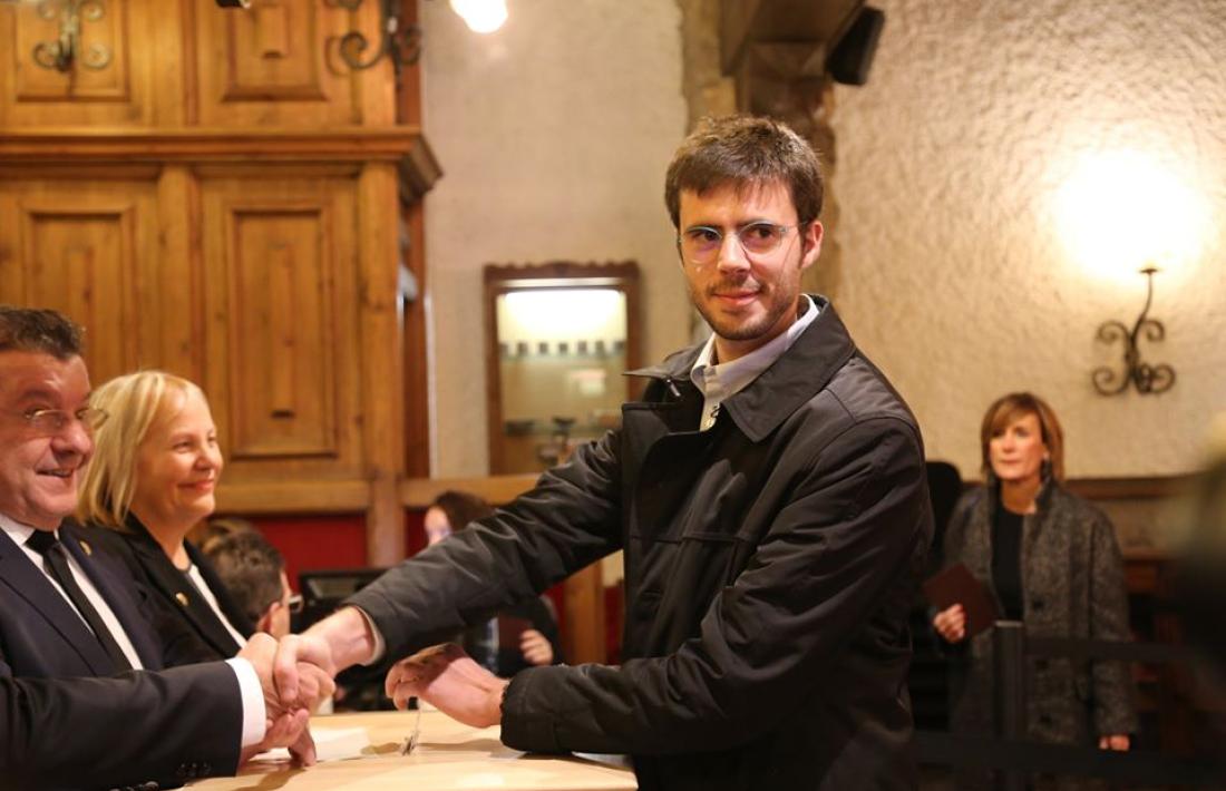 Cerni Cairat, cap de llista de Desperta Laurèdia, va ser el primer en votar.