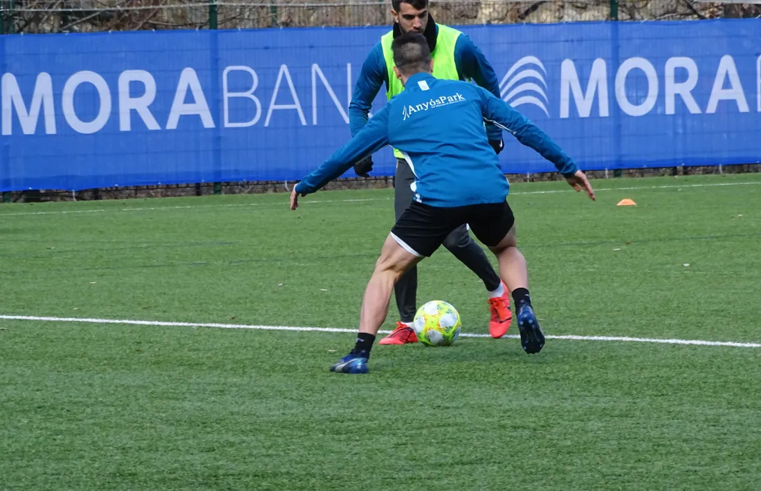 El davanter de l’FC Andorra, Ernest Forgas, va caure lesionat contra el València-Mestalla.
