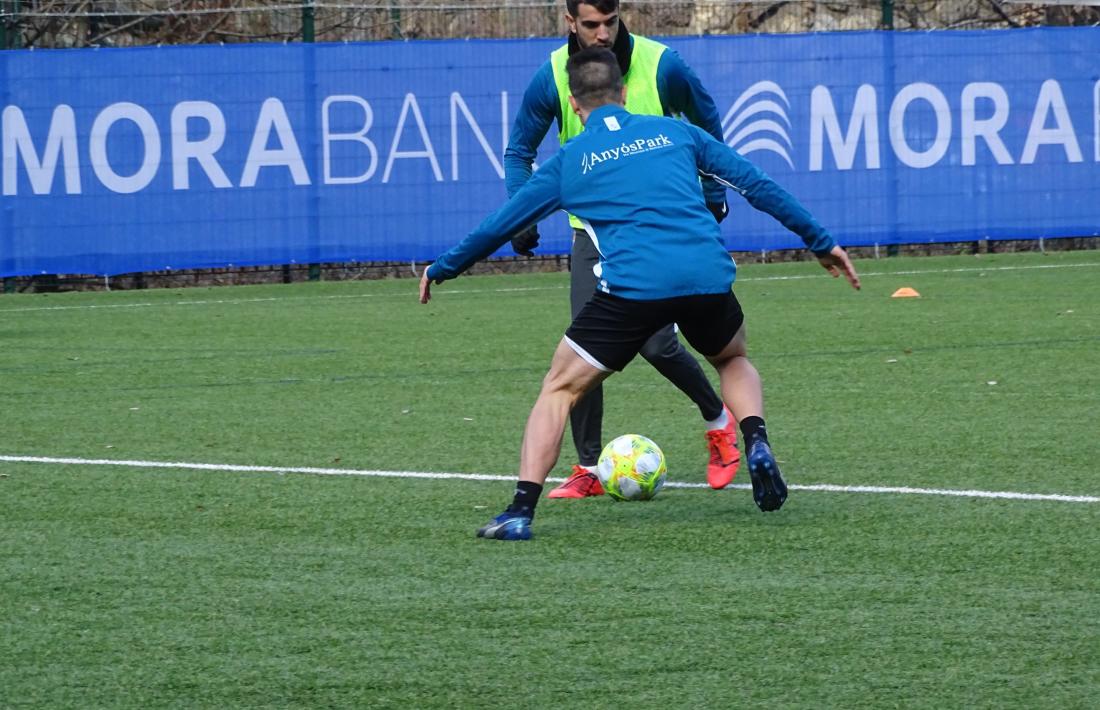 El davanter de l’FC Andorra, Ernest Forgas, va caure lesionat contra el València-Mestalla.
