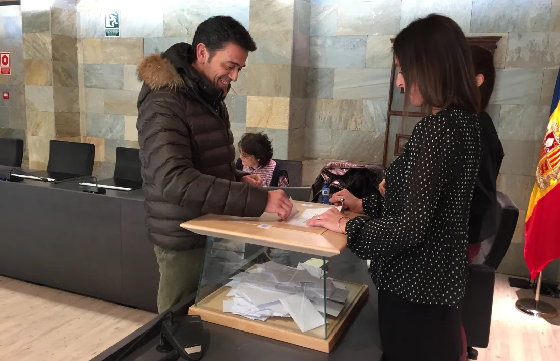 Josep Àngel Mortés, d’En Comú per Ordino, va ser el tercer candidat a exercir el dret a vot