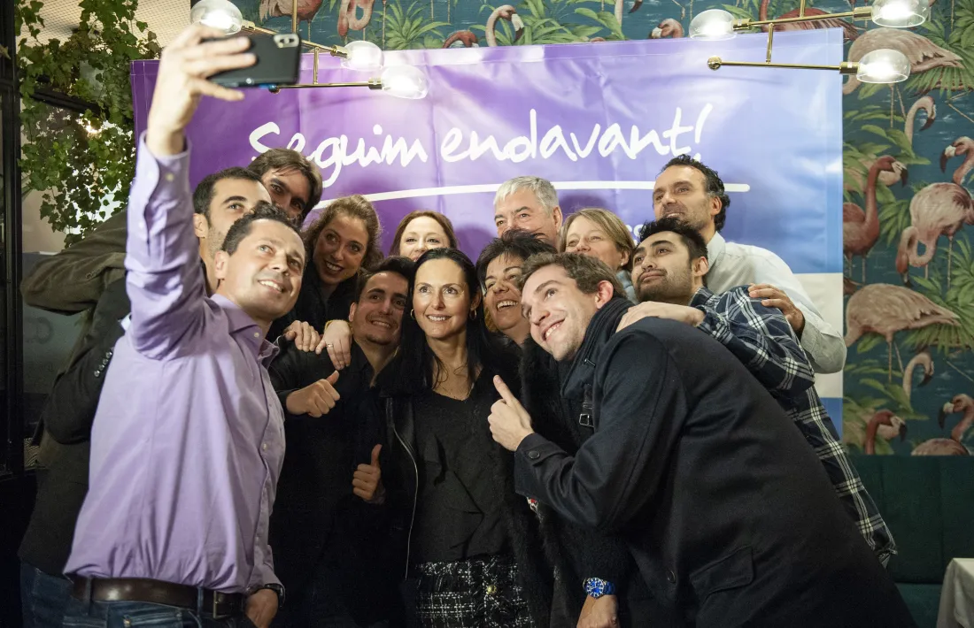 Els integrants de CC+DA+L’A van seguir ahir tots junts l’escrutini electoral.