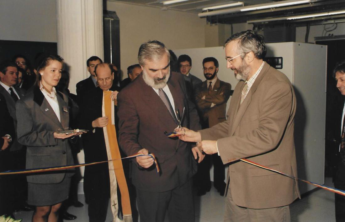 Inauguració de la central telefònica internacional de l'STA