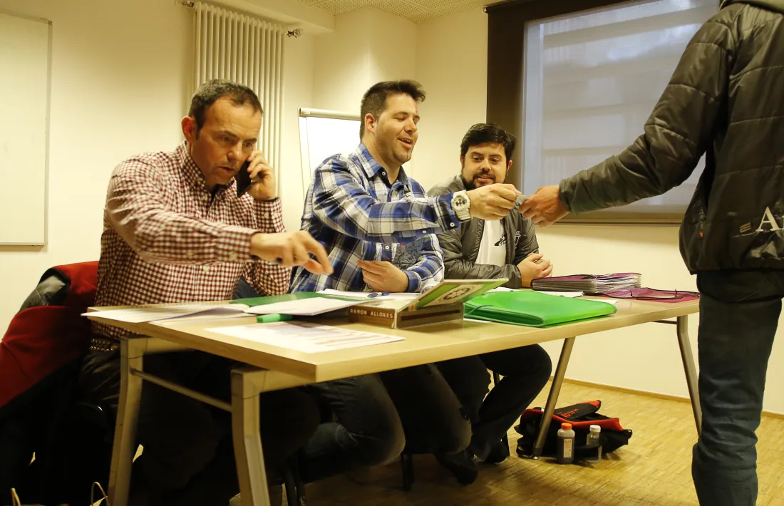 Els membres de la junta en una assemblea anterior.