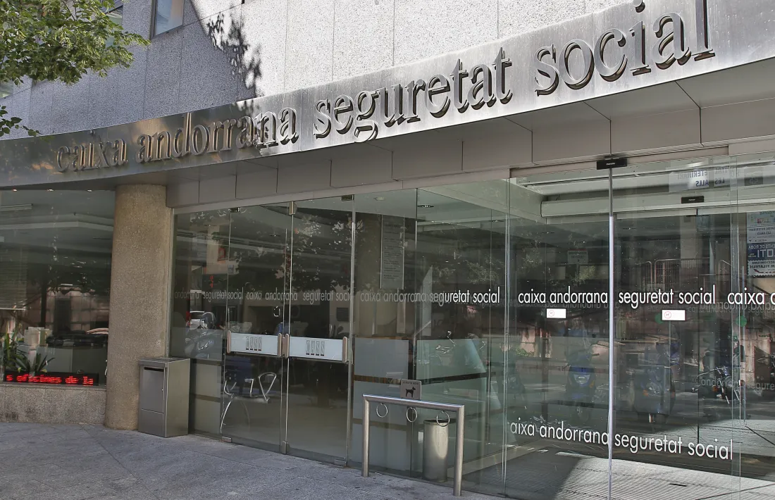 La façana de l’edifici de la Caixa Andorrana de Seguretat Social.