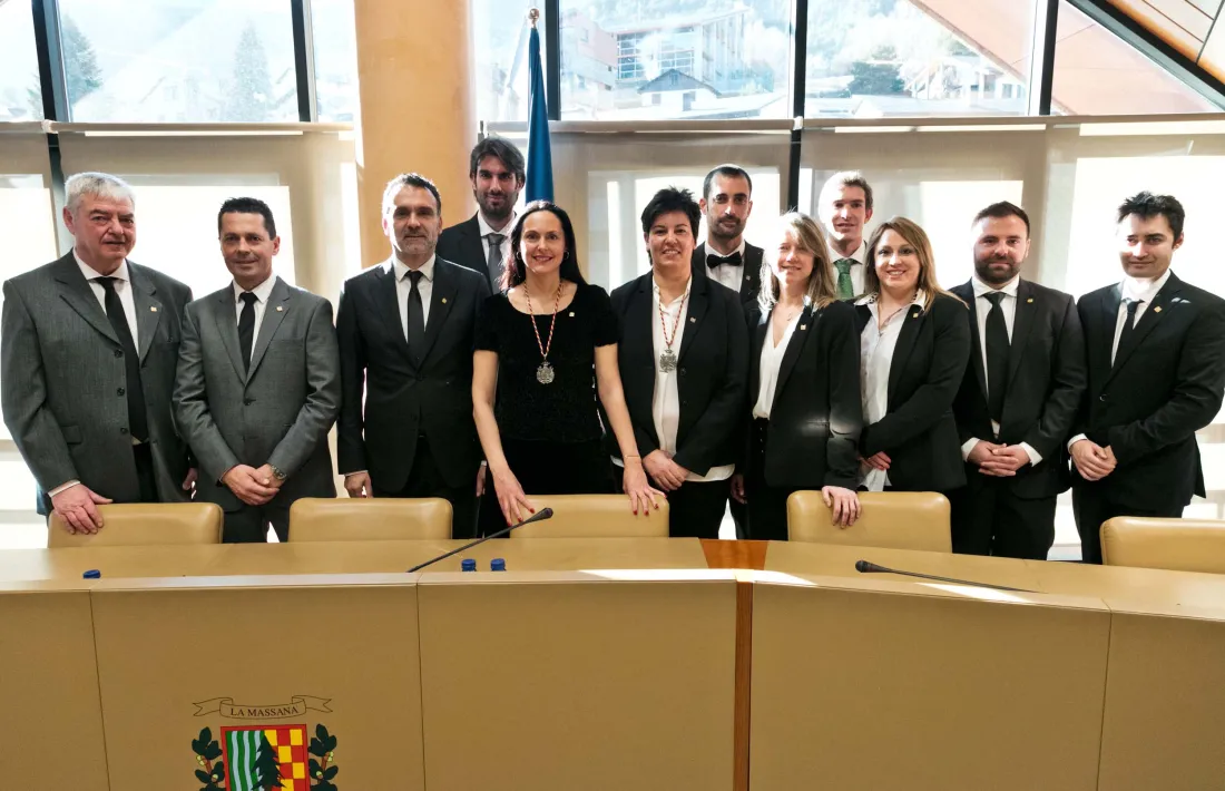 Les cònsols amb la resta de l'equip comunal.