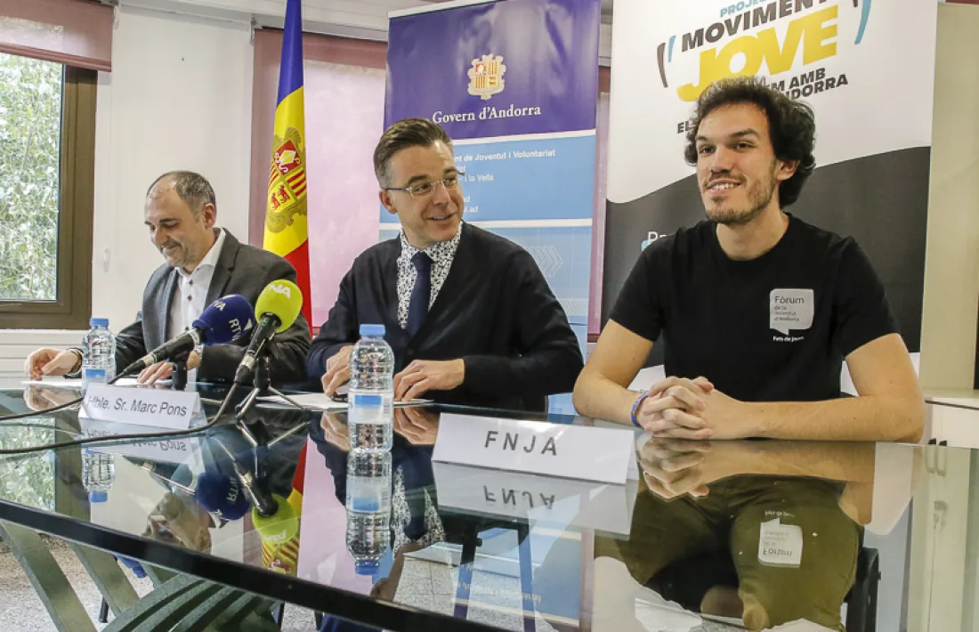 Oriol Servera, president del FNJ, amb Marc Pons i Agustí Pifarré.