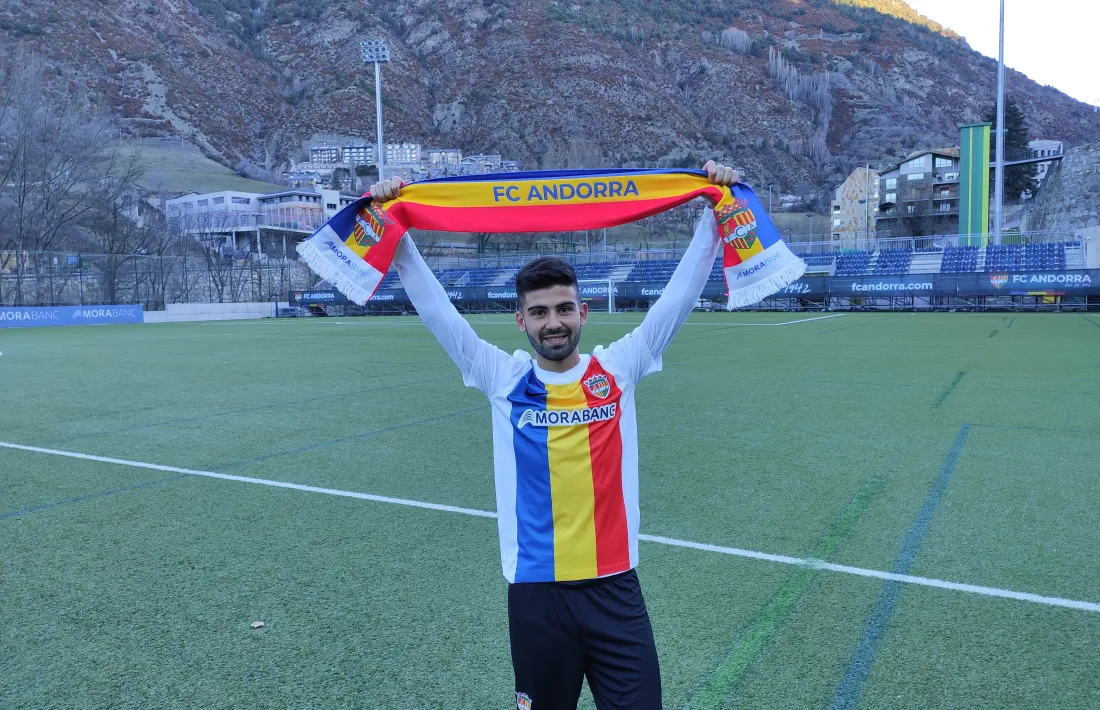 L’FC Andorra va fer oficial ahir al matí la contractació del migcampista català Adri Lledó, procedent del Llagostera.