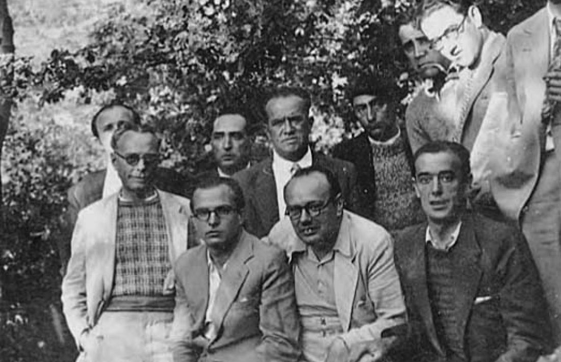 1935: Canturri, al centre i amb camisa blanca, amb altres companys d’exili andorrà.
