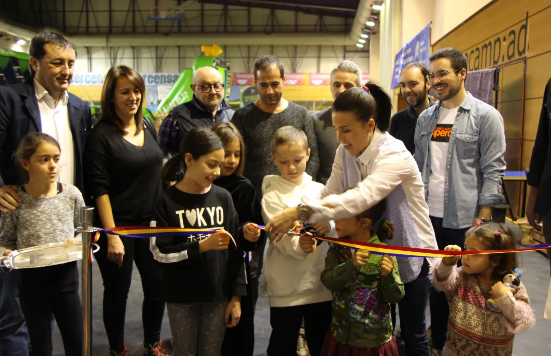 Laura Mas inaugura el Saló de la Infància i la Joventut del Pas de la Casa.