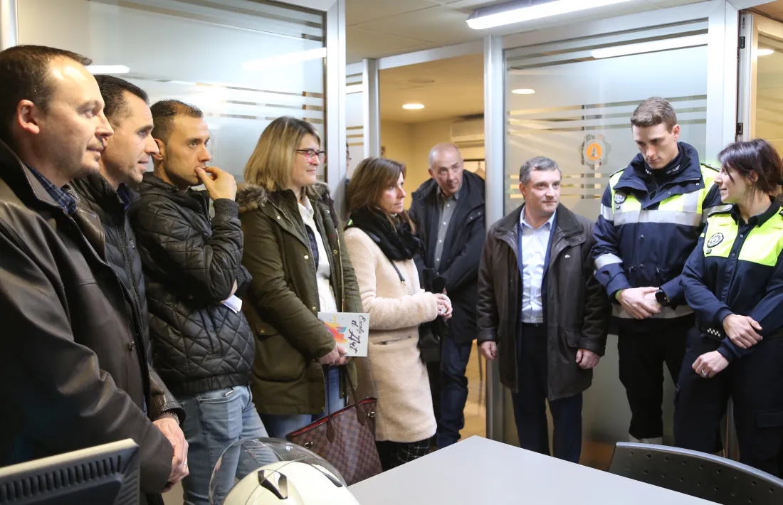 Els cònsols amb els treballadors comunals.