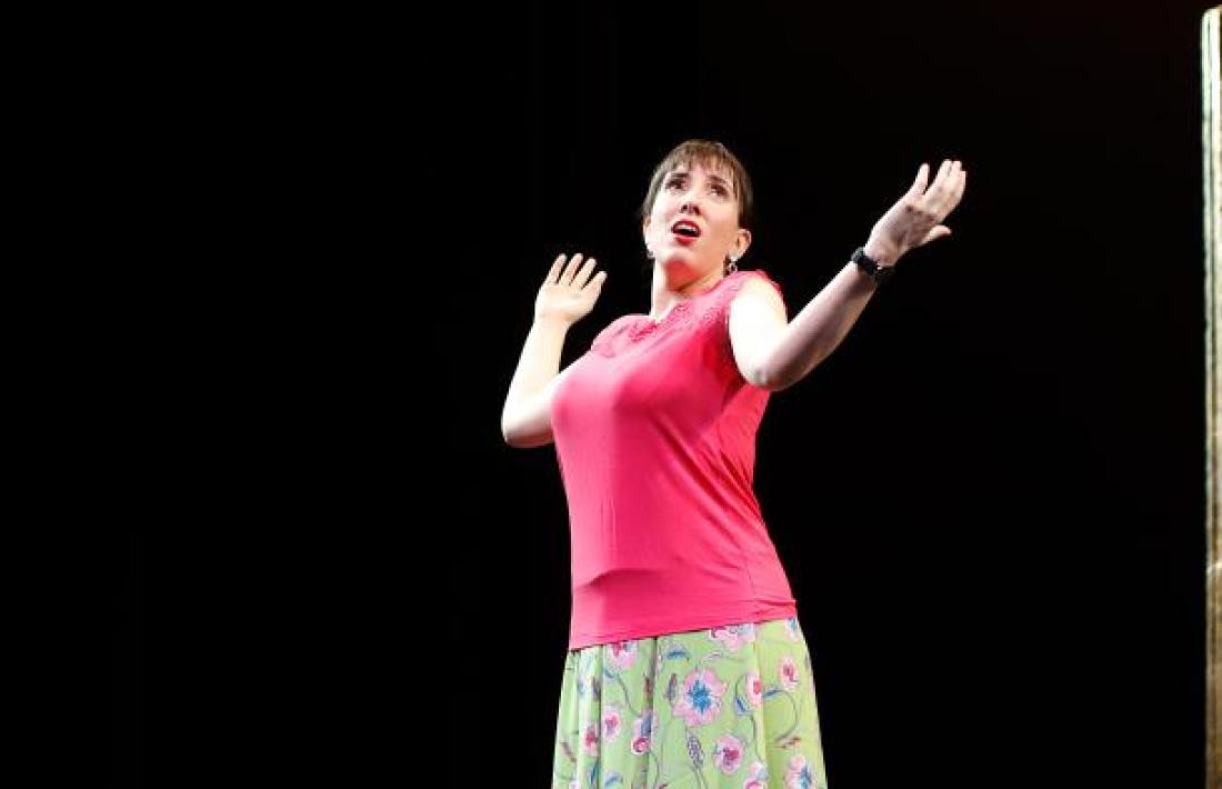Jonaina Salvador, en un assaig de la sarsulea 'La corte de Faraón'.