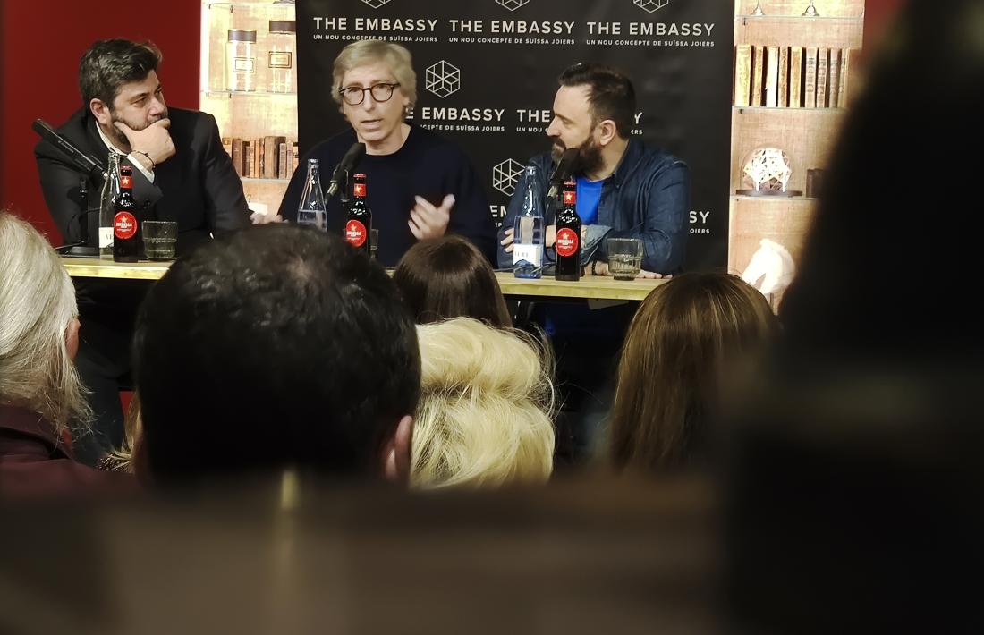 L’editor Malcolm Otero i el periodista Toni García van entrevistar ahir en públic el també novel·lista madrileny al Chef’s Table.