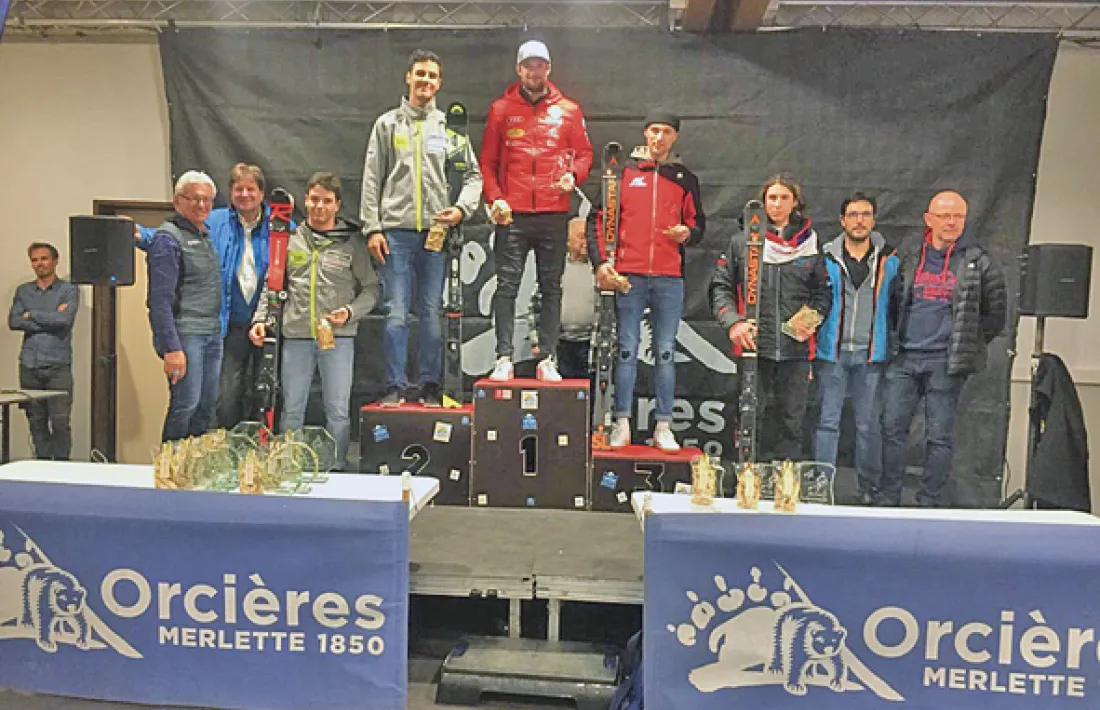 Àlex Rius, al podi de l’eslàlom FIS d’Orcieres Merlette, amb un segon lloc.