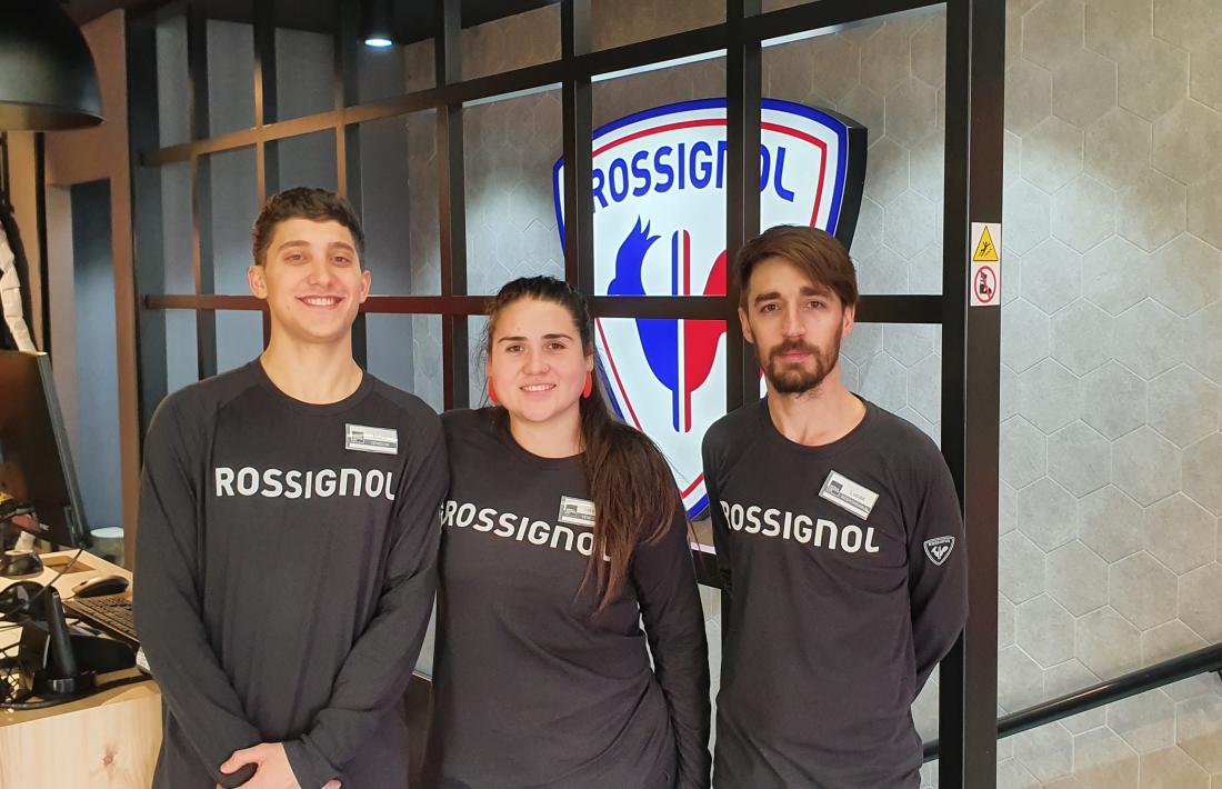 Lucas, responsable de Merca Center Ski (a la dreta), amb Mario i Lorena.