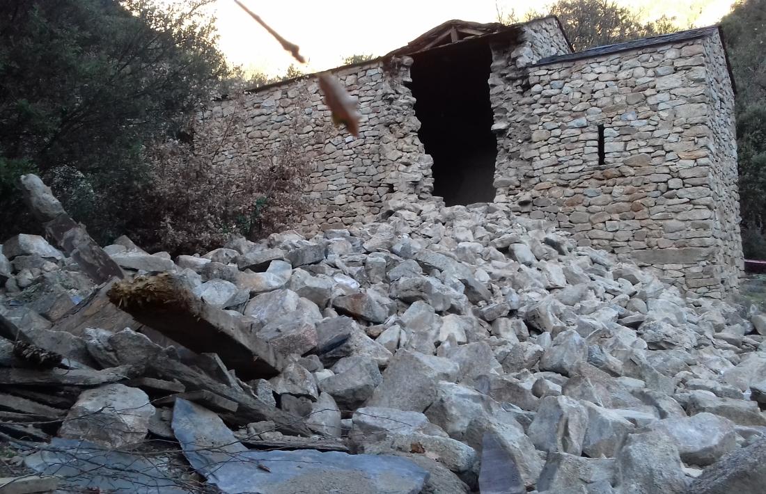 Les pedres del campanar s’hauran de classificar per tornar-les a posar al seu lloc, una a una.