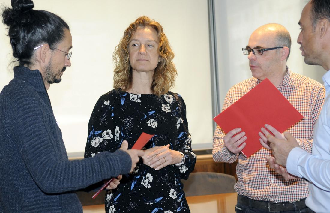 Sílvia Calvó, amb Jordi Tena i Xavier Balmés, en la firma de l’acord amb Medi Ambient.