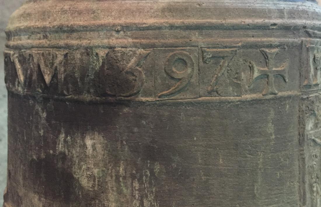 Detall de l'any, 1597, en què va ser fosa la 'Jesús i Maria', per un campaner de qui desconeixem el nom i probablement 'in situ'.