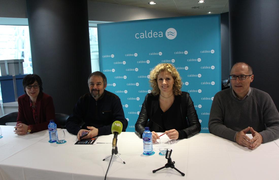 La directora d'Unicef Andorra, Marta Albech; el director de comunicació del MoraBanc Andorra, Gabriel Fernández; la directora del Club Caldea, Laurance Favrel, i el cap d’area d’esdeveniments i programació esportiva del comú d’Andorra la Vella, Josep Tudó.