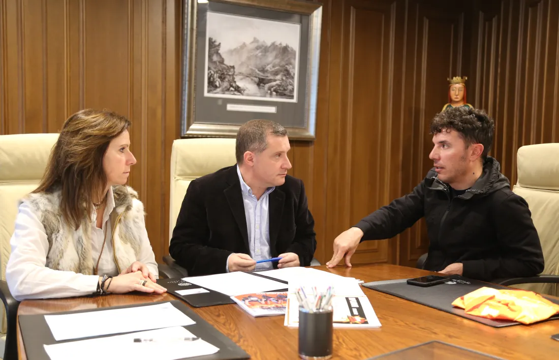 Josep Majoral i Mireia Codina es van reunir ahir amb l’organitzador de La Purito Andorra.