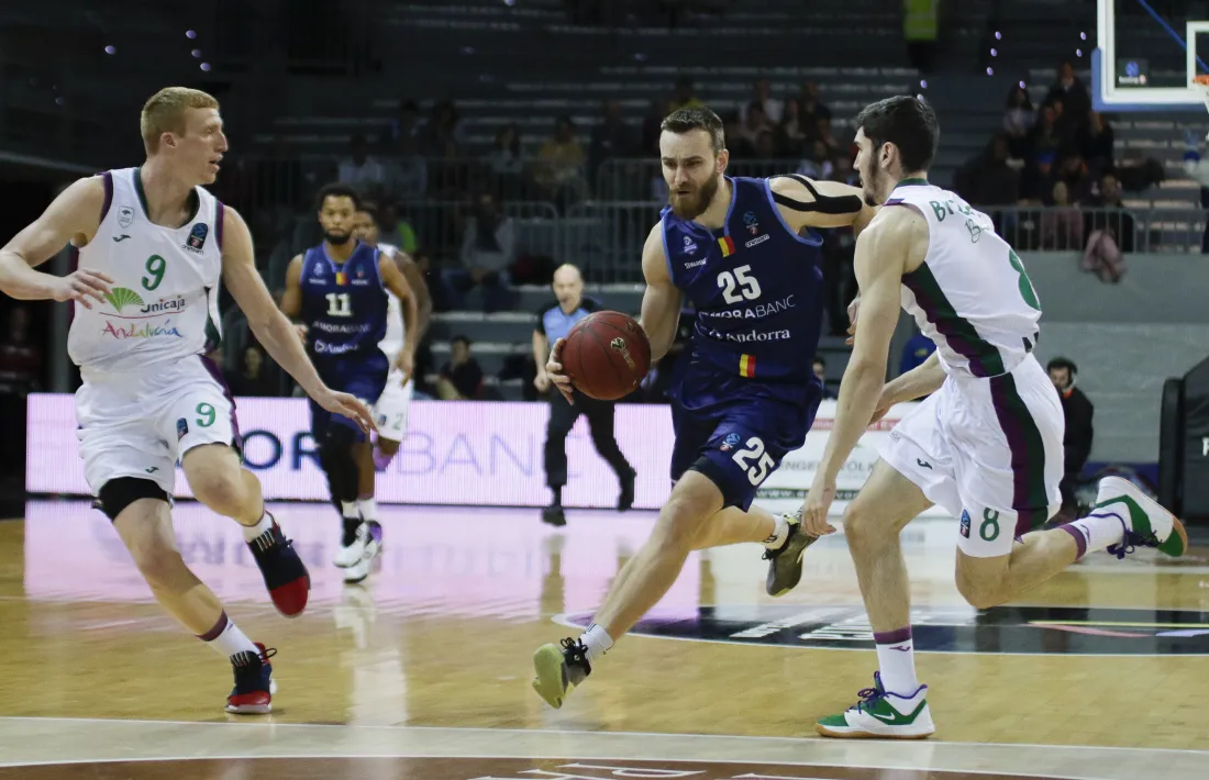  El txec David Jelínek es tornarà a veure les cares amb els jugadors exteriors de l’Unicaja Màlaga, Alberto Díez i Darío Brizuela.