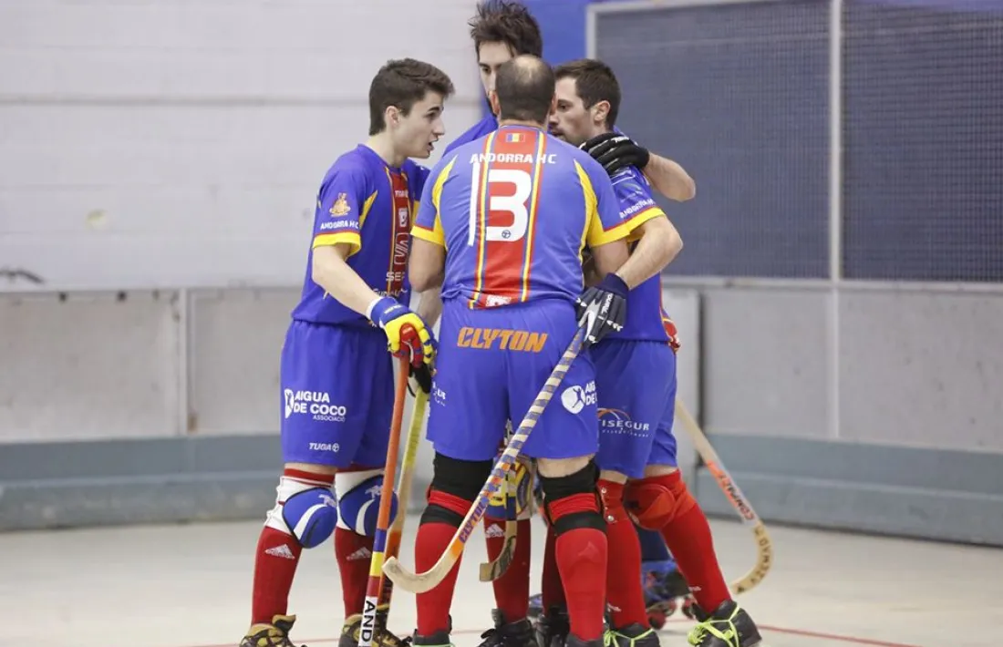  L’AHC, en un altre partit, celebra un gol.