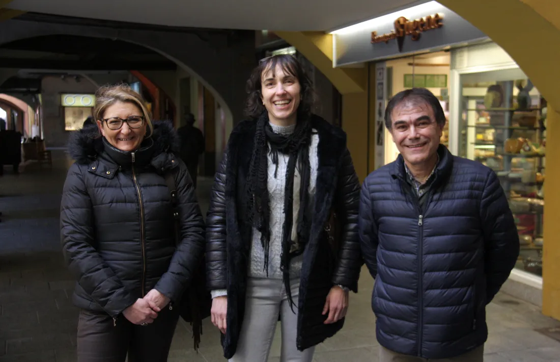 Els representants de les diferents associacions després d’arribar-se a un acord.