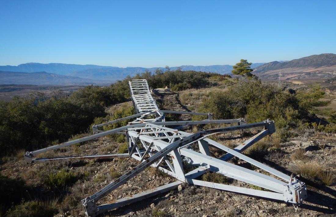 Una torre d’Endesa durant el procés de desmuntatge.
