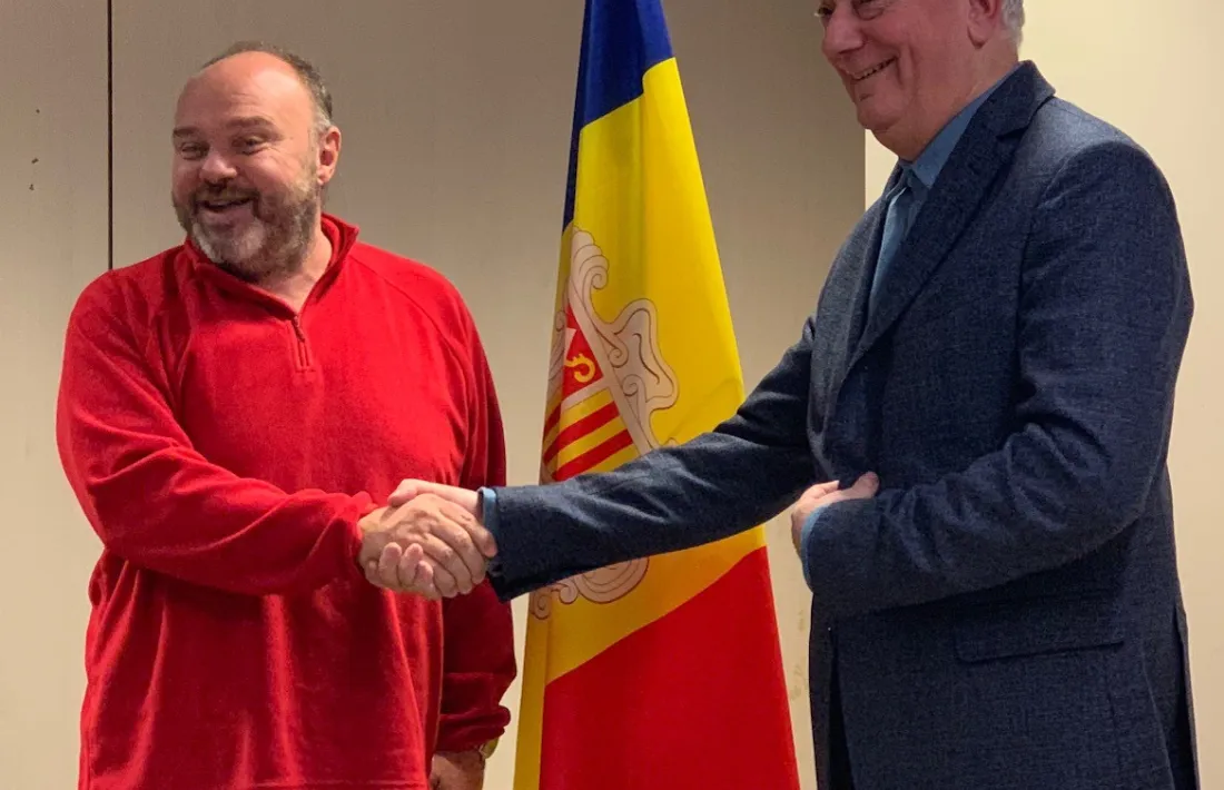 El secretari general de l’USdA, Gabriel Ubach, i el president de la CEA, Gerard Cadena, escenifiquen l'entesa assolida.